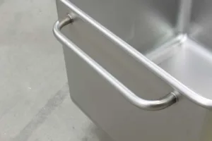 Hub- und Beschickungswagen aus Edelstahl 120 L / 200 L / 300 L (Eurobin) – Brökelmann